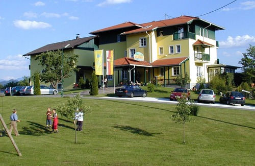 Poertschach am Woerthersee Apartamento | Para SEEVERLIEBTE - apartamento con 2 dormitorios, 2 - 4 personas, playa privada