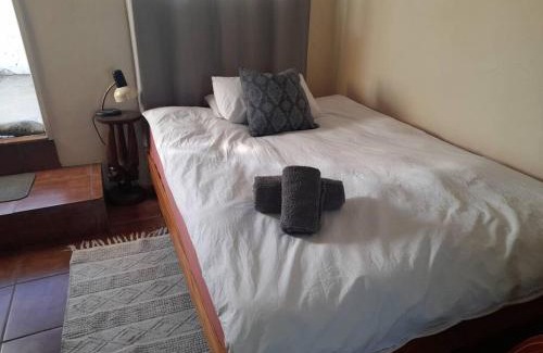 Windhoek West Apartamento | For the Single Traveller close to town