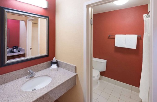 Auburn Hills Complejo | For The Whole Family! 4 Modern and Pet-friendly Units, Indoor Swimming Pool!