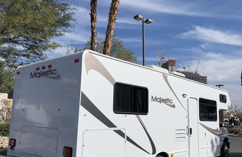 Las Vegas Casa | FORD 2014 28FT CLASE C RV SLEEPS 8 CONDUCE COMO UN NOMBRE DE COCHE NOMBRE (LILLY)