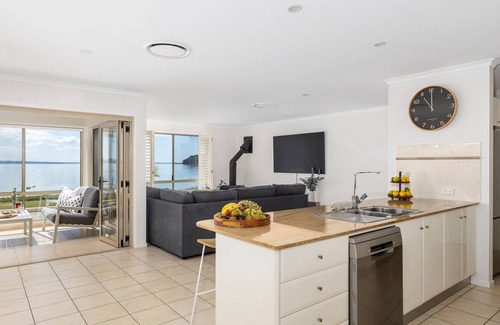 Salamander Bay Casa | Foreshore Delight offers a tranquil holiday retreat with breathtaking water views