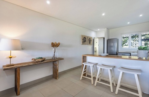 Ballito Apartamento | Forest and Sea Views | Stylish 2BR in Simbithi