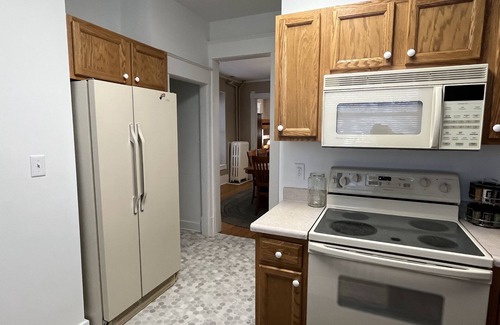 Des Moines Apartamento | Forest Ave Historic Rutledge home 8 beds close to everything in the metro.