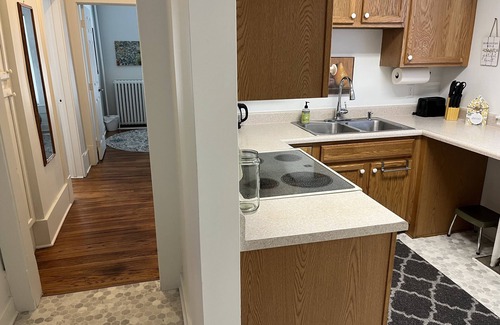 Des Moines Apartamento | Forest Ave Historic Rutledge home 8 beds close to everything in the metro.