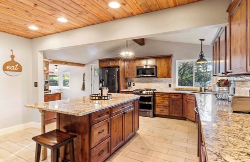 Cascade-Chipita Park Cabina | Forest Cabin - Hot Tub & Mt Views - Pikes Peak