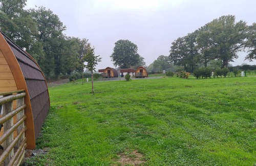 Pouligny-Notre-Dame Casa | Cabaña en el bosque cerca de base náutica con terraza y parking