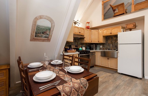 Pine Mountain Club Cabina | Forest Dream Retreat: A-Frame Cabin/Hot Tub/Games