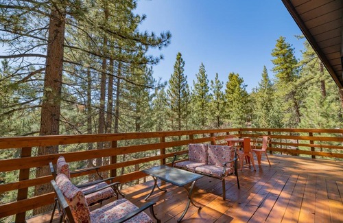 Fawnskin Casa | Forest Escape - Situated on the quiet side of the lake, nicely decorated contemporary cabin!