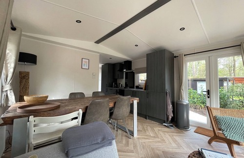 Bosgebied Hoenderloo Chalet De Esquí | Forest Finest, luxury chalet with HOT TUB beautiful canopy and beautiful garden