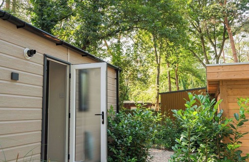 Bosgebied Hoenderloo Chalet De Esquí | Forest Finest, luxury chalet with HOT TUB beautiful canopy and beautiful garden