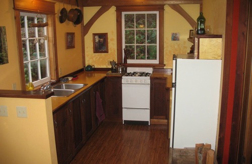 Powell River Cabaña | Bosque Garden Cottage By The Ocean