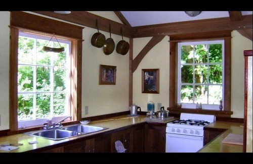Powell River Cabaña | Bosque Garden Cottage By The Ocean