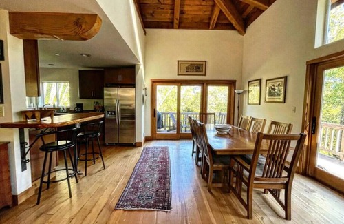 Point Reyes Station Casa | Forest Getaway Cozy, Inviting Cabin w Deck