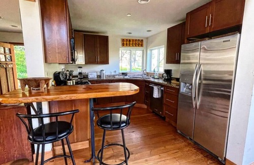 Point Reyes Station Casa | Forest Getaway Cozy, Inviting Cabin w Deck