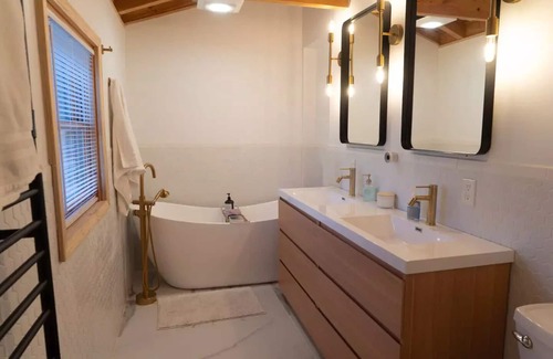Wardensville Casa | Forest Getaway: Fast Wi-Fi, 5 Min to downtown