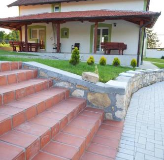 Mladenovac Apartamento | Forest House
