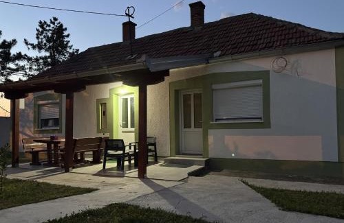 Mladenovac Apartamento | Forest House