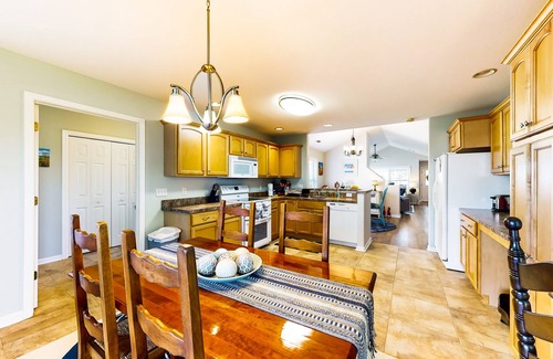 Frankford Casa | Forest Reach home near beach with pool access & W/D - dog-friendly
