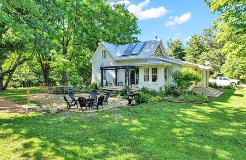 Saint Andrews Casa | Forest Retreat: Poolside Bliss Close to Campus