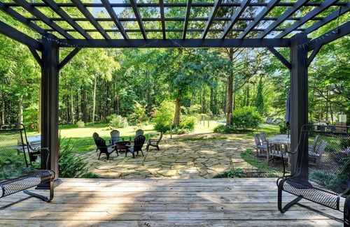 Saint Andrews Casa | Forest Retreat: Poolside Bliss Close to Campus