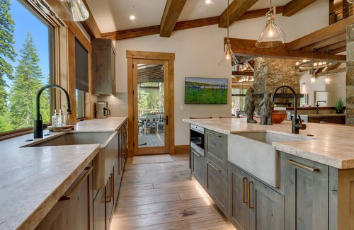 Homewood Casa | Forest Retreat W/ Spa, Sauna, Pier Access (Cherry Lodge)