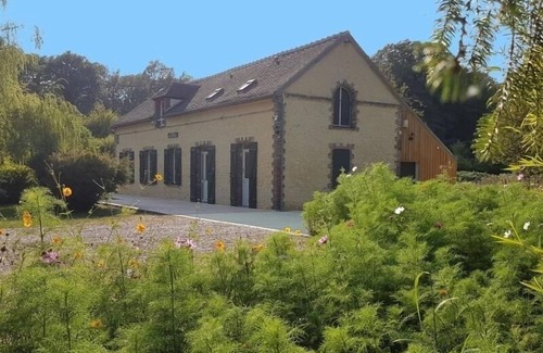 Senonches Cabaña | Gîte familial rénové en lisière de forêt avec cheminée, jeux pour enfants et terrain de boules.