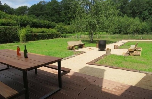 Senonches Cabaña | Gîte familial rénové en lisière de forêt avec cheminée, jeux pour enfants et terrain de boules.