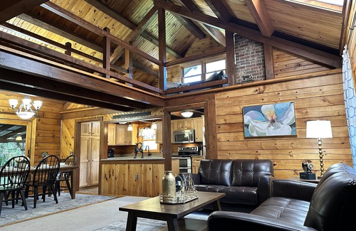 Middletown Cabina | Forest Tree Log Cabin - middletown/Harrisburg/Hershey/Lancaster/York