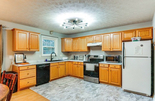 Fort Valley Casa | Forest Views, Deck & Fireplace: Fort Valley Escape