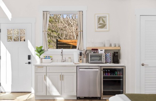 Asheville Cabina | Forestwood Cabin | Cozy Couples Cabin w/ Hot Tub