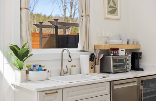 Asheville Cabina | Forestwood Cabin | Cozy Couples Cabin w/ Hot Tub