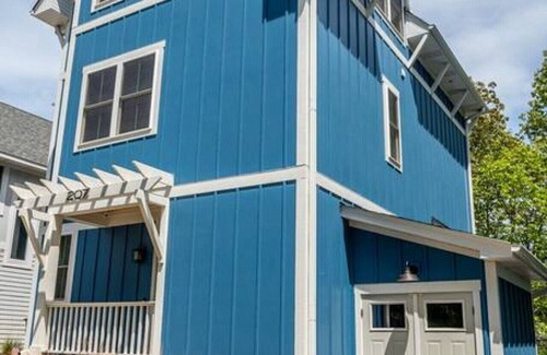 Michigan City Casa | Forever In Blue Jeans 207 Joe Lane · Forever In Blue Jeans-Coastal Chic