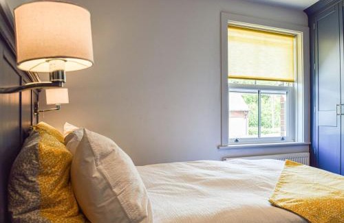 Lacey Green Casa | Forge Cottage