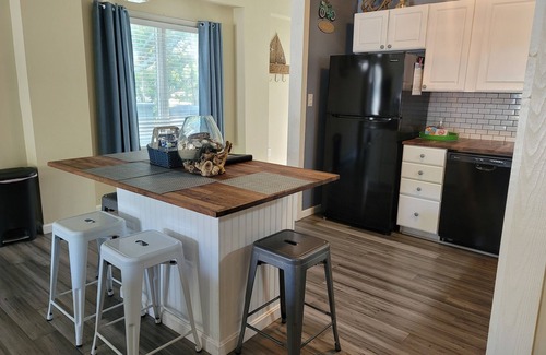 Sandbridge Apartamento | "Forget About It" Guest Suite- 300 STEPS TO BEACH! With pool