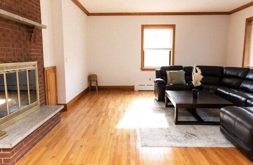 Jeffersonville Casa | Forget your worries in this spacious and serene space