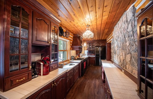 Mayfield Cabina | 🦌 Forks River Lodge – Private Boardman Riverfront | Game Room | Pet-Friendly