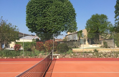 Arcais Casa | Antigua casa maraîchine con piscina climatizada y pista de tenis.