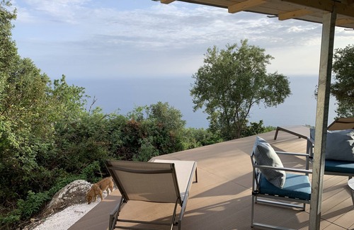 Vrachos Casa | Former studio with a gigantic view of the sea - almost energy self-sufficient!