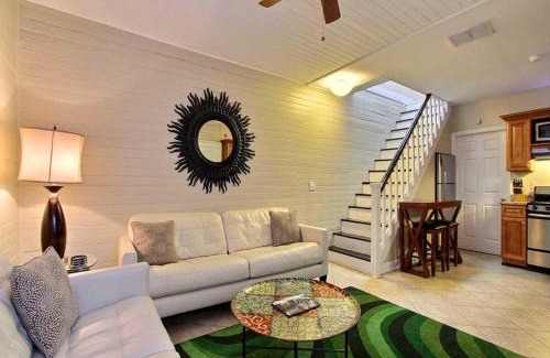 Savannah Victorian District Casa | Forsyth Park West Carriage House