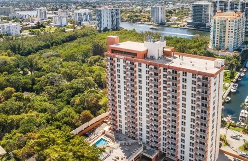 Birch Park Finger Streets Complejo | Fort Lauderdale Beach Resort - Studio W/Partial Kitchen