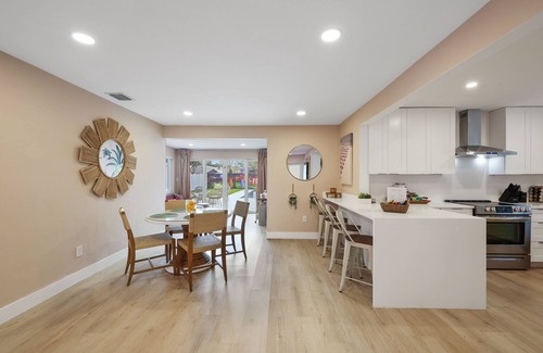 Croissant Park Casa | Fort Lauderdale Home: Pool, Putting Green, Arcade, by Downtown and Beach