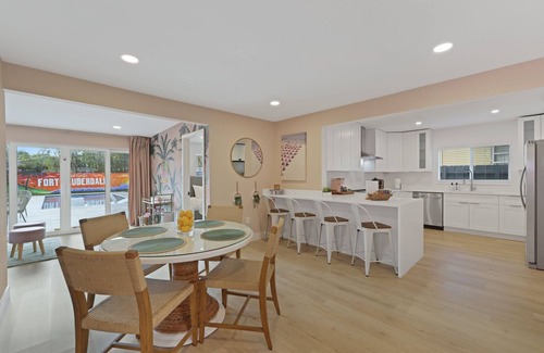 Croissant Park Casa | Fort Lauderdale Home: Pool, Putting Green, Arcade, by Downtown and Beach
