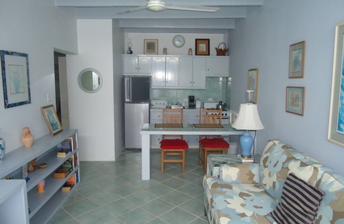 Daseys Complejo | Fort Recovery Beachfront Villa and Suites Hotel 1BR