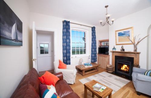Yarmouth Casa | Fort Victoria Cottages - Sea View Cottage