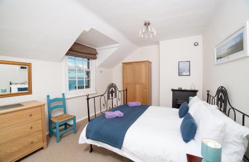 Yarmouth Casa | Fort Victoria Cottages - Sea View Cottage