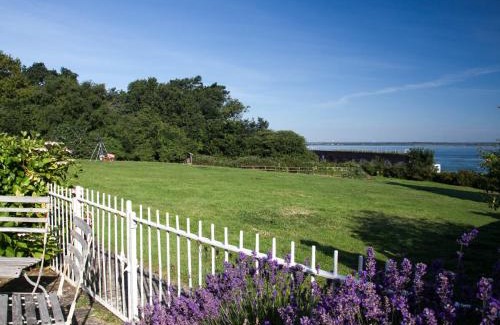 Yarmouth Casa | Fort Victoria Cottages - Sea View Cottage