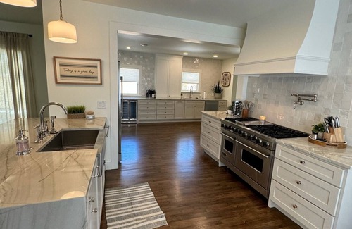 Fort Worth Casa | Fort Worth Large Rental - steps away from TCU campus and Colonial Country Club!