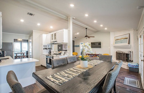Summerfields Casa | Fort Worth* Pool* Hot Tub*Arcade*King Bed