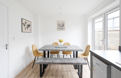 Avonmouth Casa | Fortified Three Bedroom Home Bristol