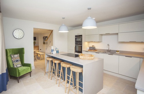 Combe Hay Casa | Fortnight Farm Manor - una casa que tiene capacidad para 14 personas en 7 habitaciones